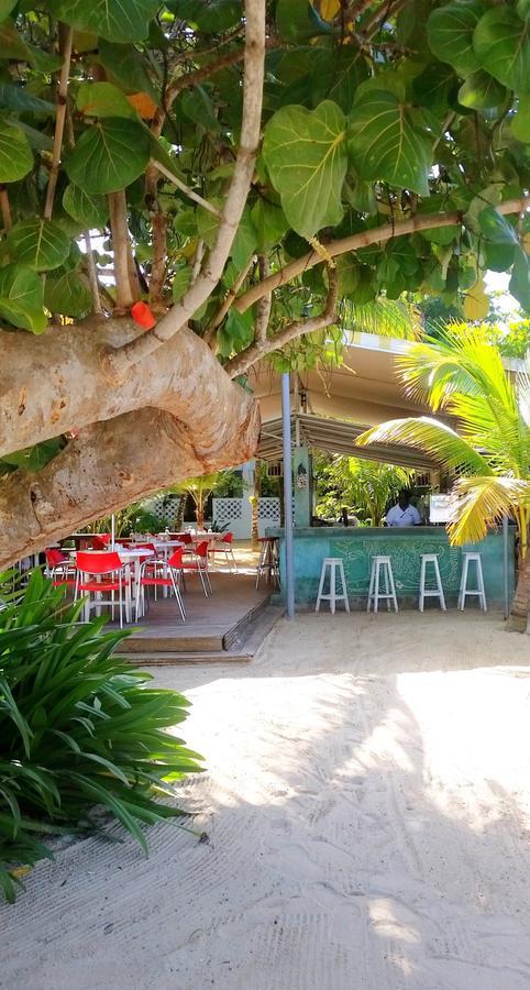 Idle Awhile Beach Hotel Negril Bagian luar foto